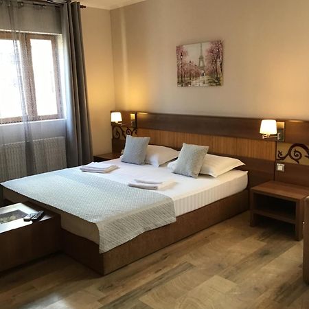 Hotel Rora Rose Bucarest Esterno foto