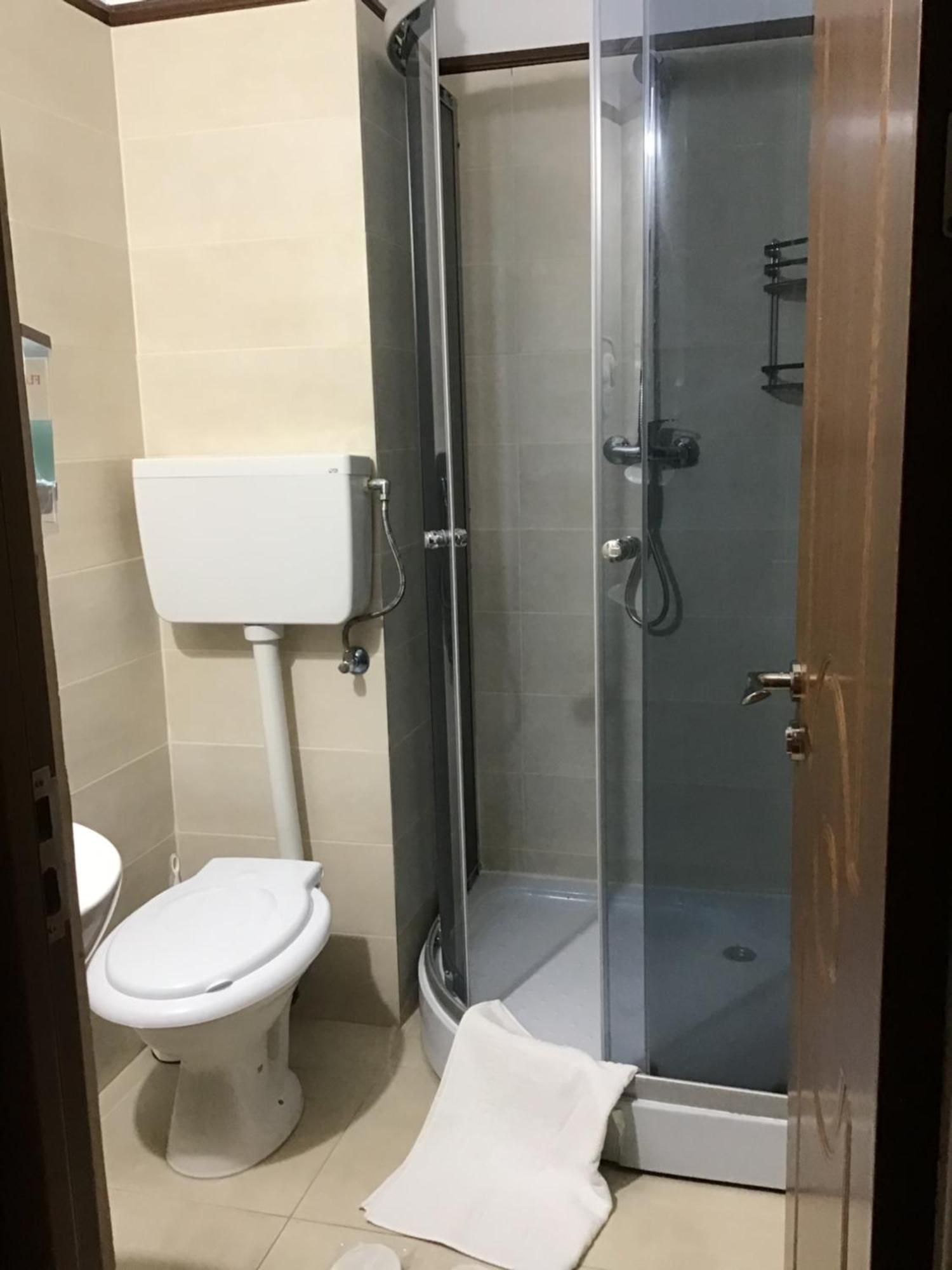 Hotel Rora Rose Bucarest Esterno foto
