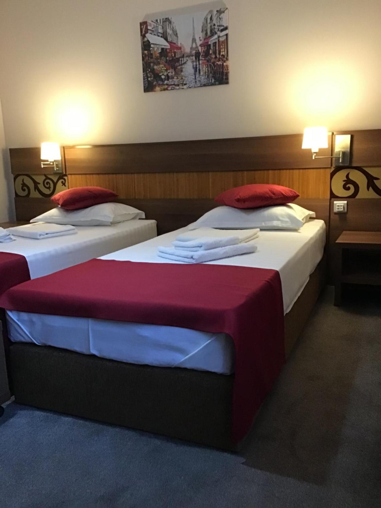 Hotel Rora Rose Bucarest Esterno foto