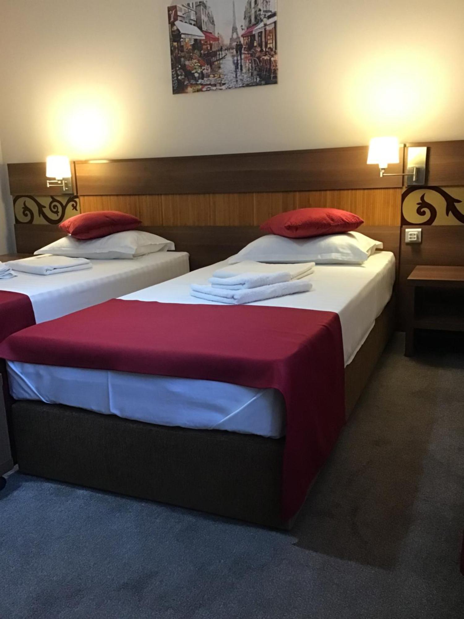 Hotel Rora Rose Bucarest Esterno foto