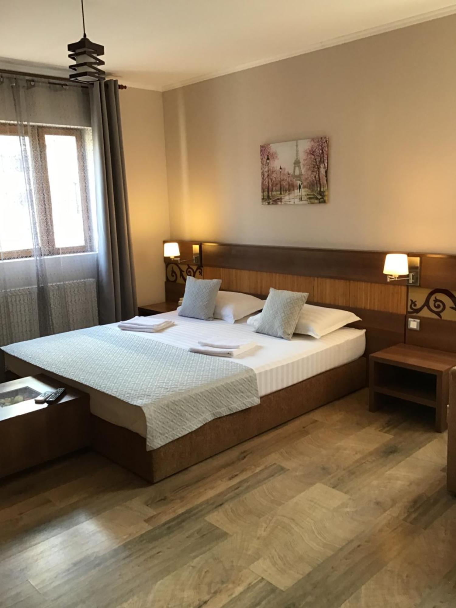 Hotel Rora Rose Bucarest Esterno foto
